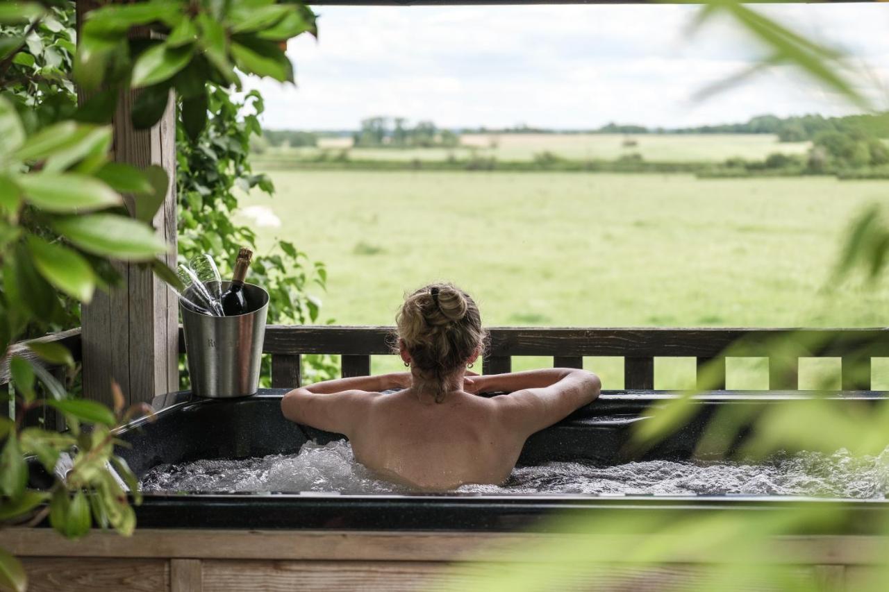 Le Domaine Des Pres Verts Suites & Chambres Avec Jacuzzi Privatif Jouey Exterior foto