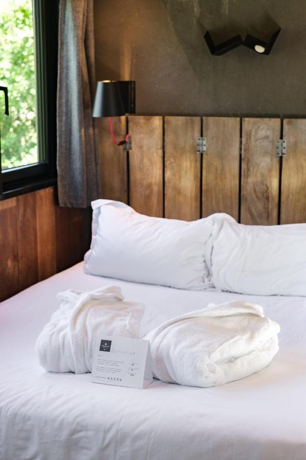 Le Domaine Des Pres Verts Suites & Chambres Avec Jacuzzi Privatif Jouey Exterior foto