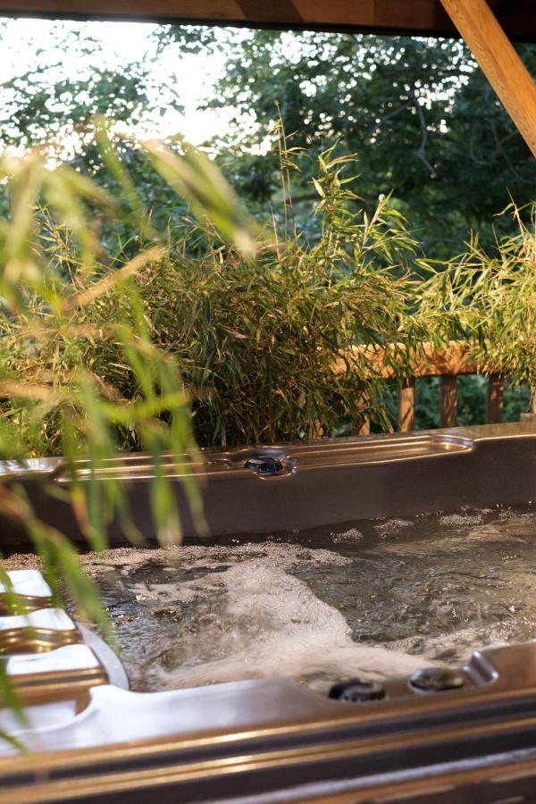 Le Domaine Des Pres Verts Suites & Chambres Avec Jacuzzi Privatif Jouey Exterior foto