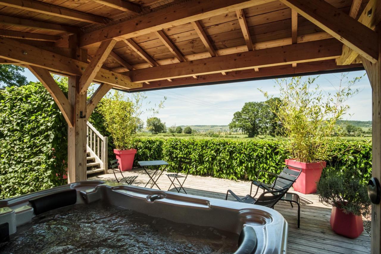 Le Domaine Des Pres Verts Suites & Chambres Avec Jacuzzi Privatif Jouey Exterior foto