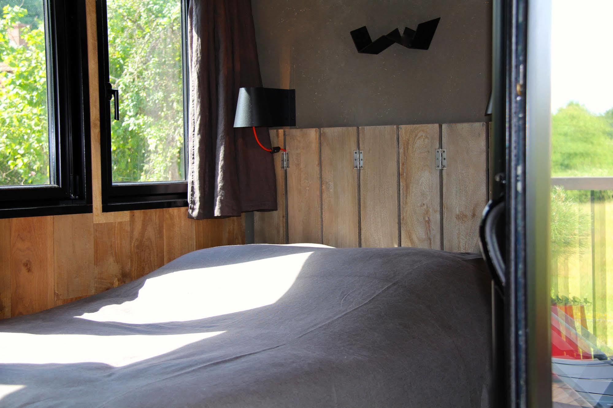 Le Domaine Des Pres Verts Suites & Chambres Avec Jacuzzi Privatif Jouey Exterior foto